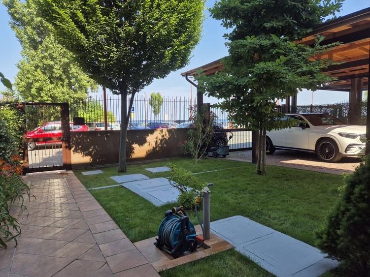 Casă cu 4 camere în Exterior Vest