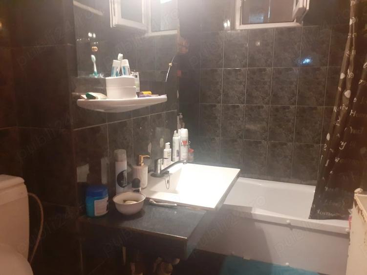 Apartament cu 3 camere semidecomandat în Hipodrom