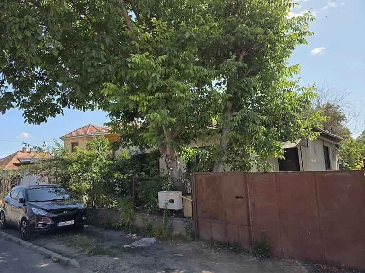 Casă cu Teren 647 Mp în Cloșca