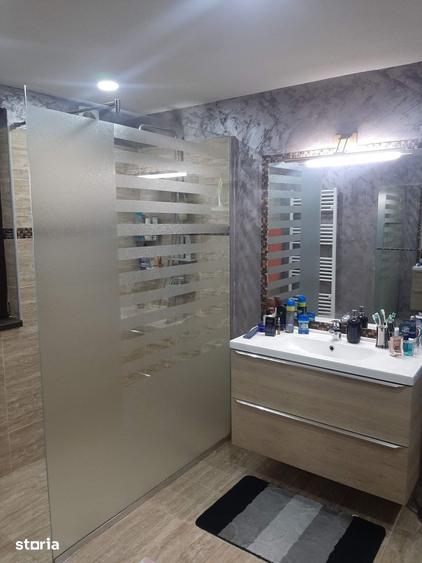 Casă cu 7 camere cu Teren 800 Mp în Dragomirești-Vale