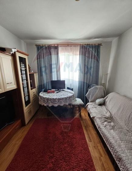 Apartament cu 2 camere semidecomandat, mobilat în Central