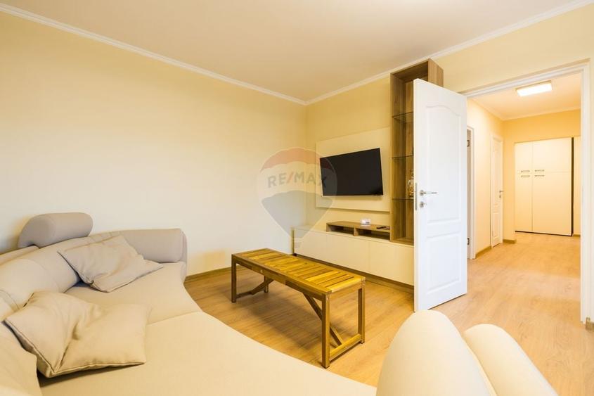 Apartament cu 2 camere decomandat în Calea București