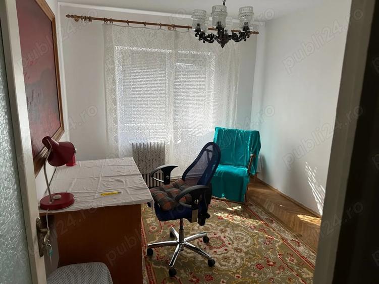 Apartament cu 4 camere decomandat în Central