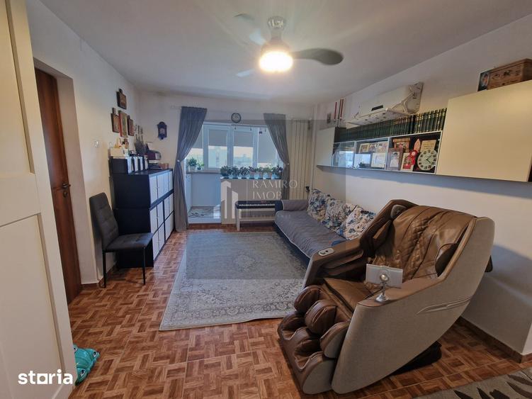 Apartament cu 4 camere semidecomandat în Berceni