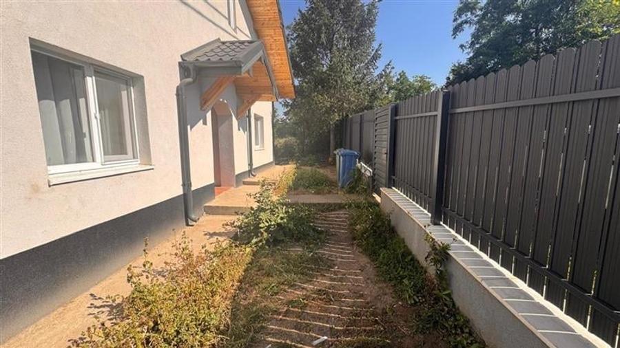 Casă individuală cu 2 camere cu Canalizare în Dorobanț