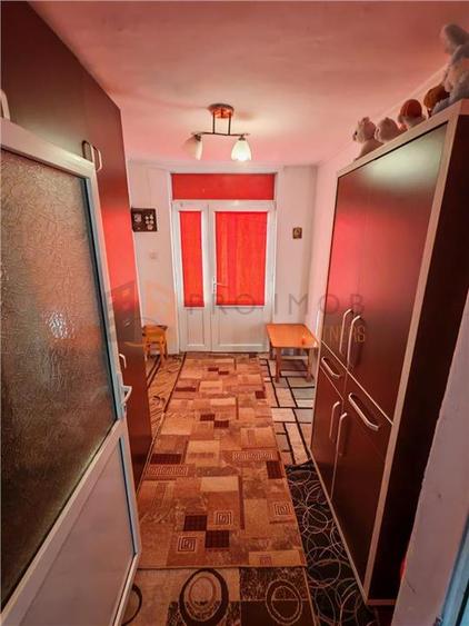 Casă individuală cu 2 camere cu Teren 1686 Mp în Maxenu