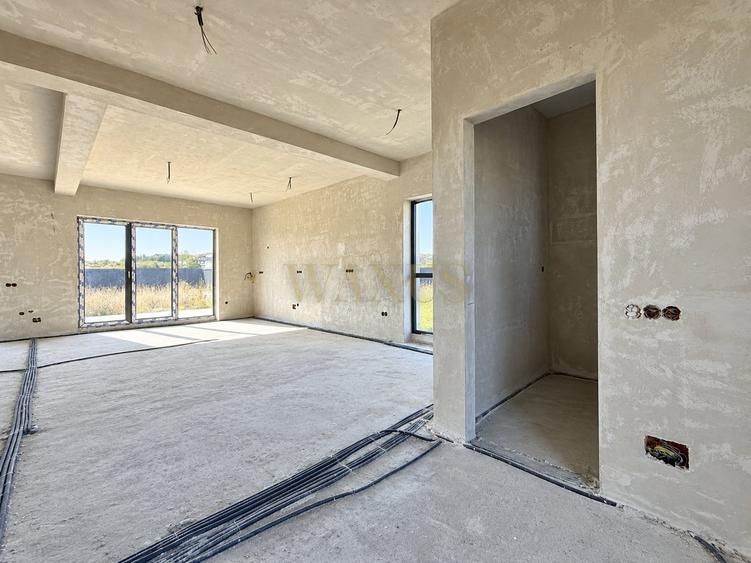 Duplex cu 6 camere cu Canalizare în Chinteni