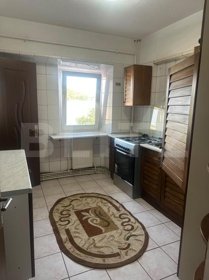 Apartament cu 3 camere decomandat, mobilat în Nicolina