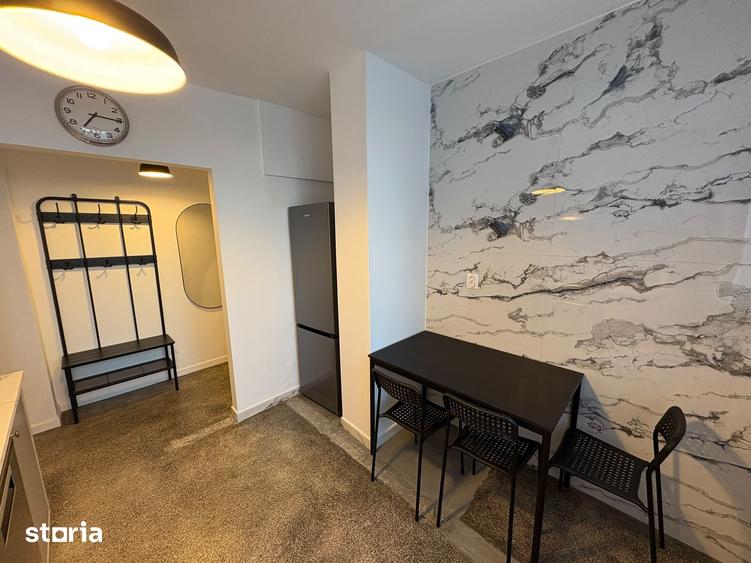 Apartament cu 3 camere semidecomandat în Tei