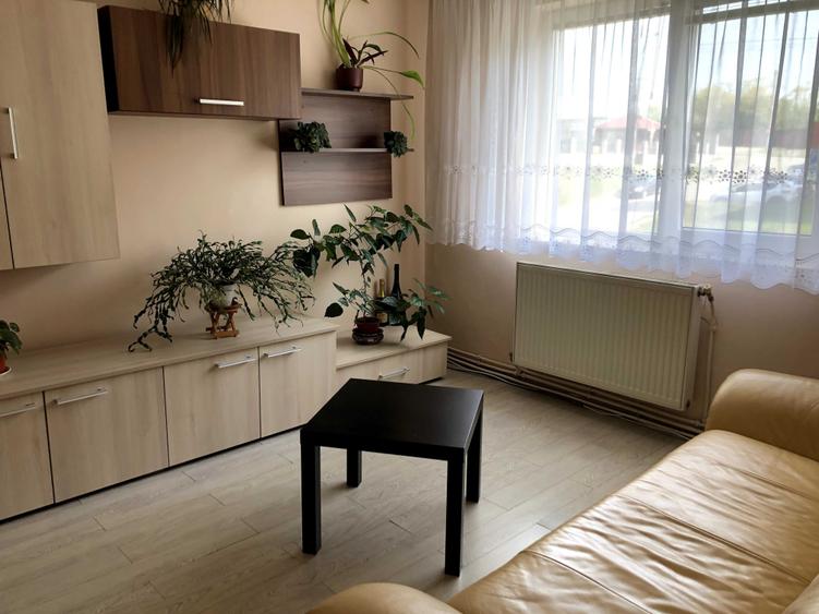 Apartament cu 3 camere semidecomandat în Central