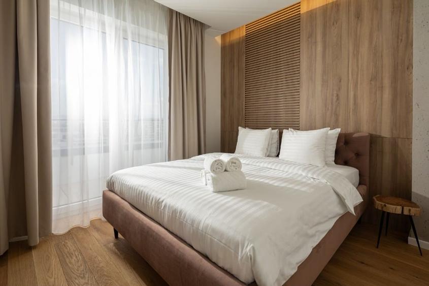 Apartament cu 3 camere decomandat, mobilat în Tractorul