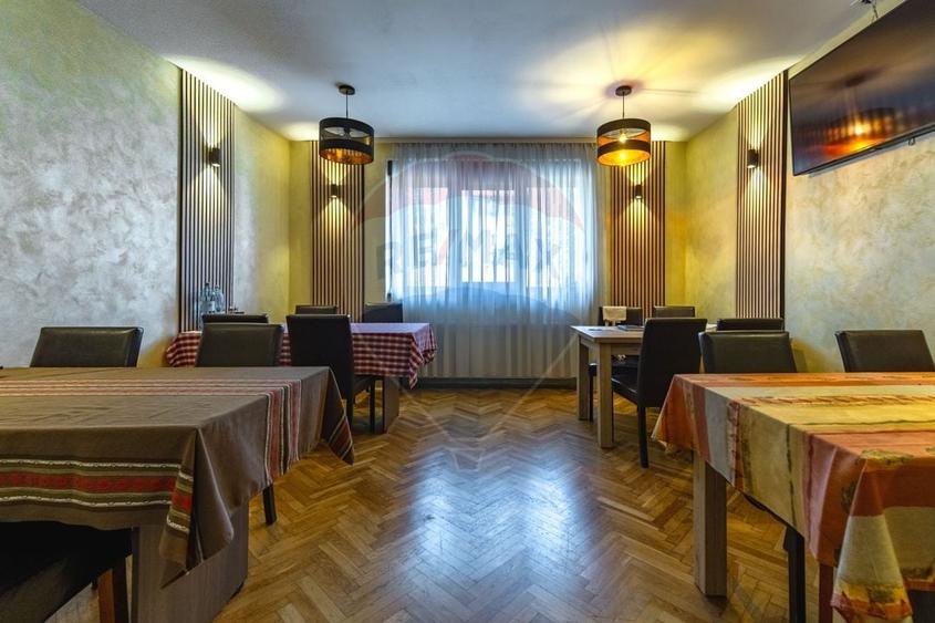 Casă individuală cu 12 camere cu Teren 330 Mp în Brașovul Vechi