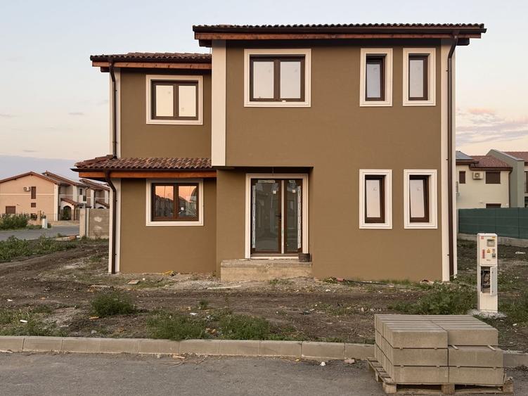 Casă individuală cu 4 camere cu Canalizare în Săcălaz