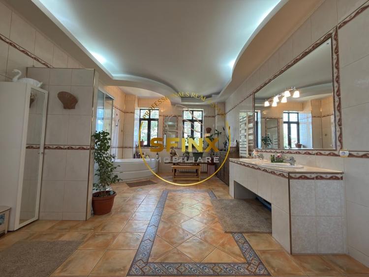 Casă individuală cu 9 camere cu Canalizare în Cotroceni