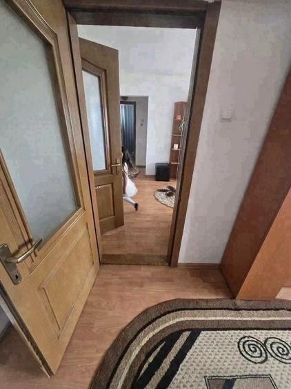 De vanzare apartament cu 3 camere, situat central, zona Politiei, mobilat Pret 45000euro - 1