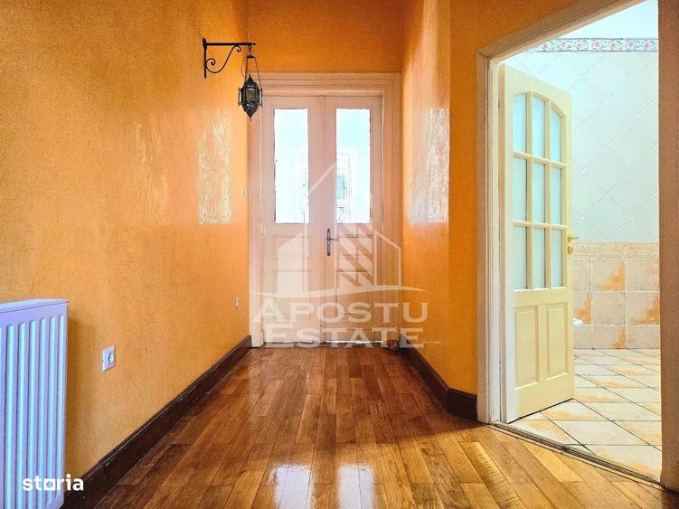 Spațiu comercial, de 102 mp, în Central
