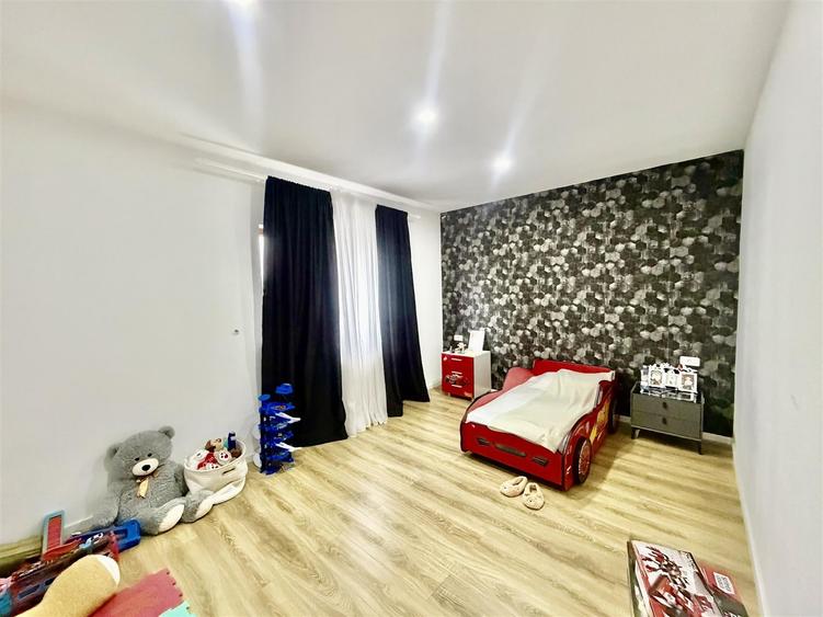 Casă cu 4 camere decomandat cu Teren 425 Mp în Miroslava
