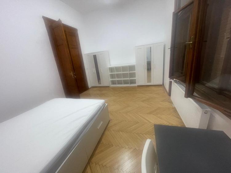 Apartament cu 4 camere decomandat, mobilat în P-ța Victoriei