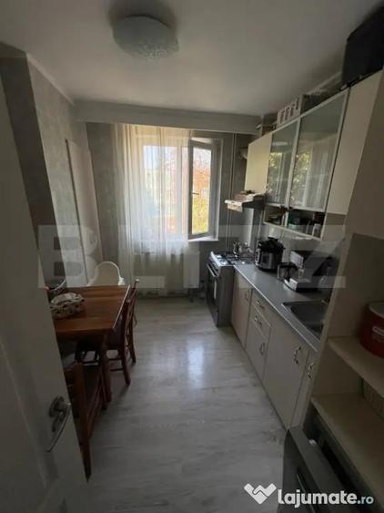 Apartament cu 4 camere decomandat în Central