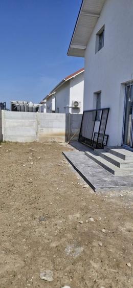 Casă individuală cu 4 camere cu Canalizare în Vârteju