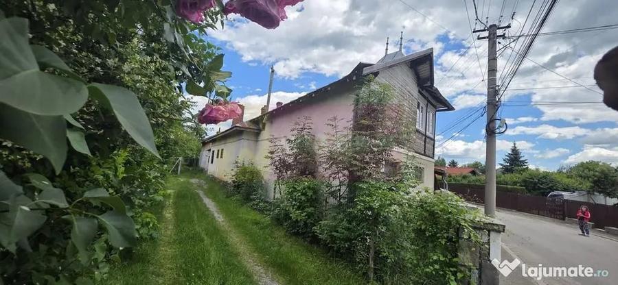 Casă cu 5 camere cu Teren 379 Mp în Central