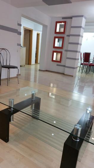 Apartament cu 3 camere decomandat în Lazaret