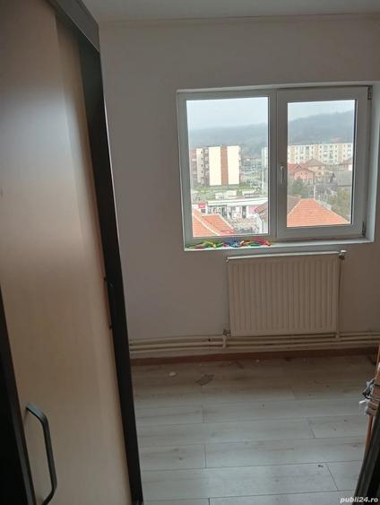 Apartament cu 3 camere decomandat în Mătăsari