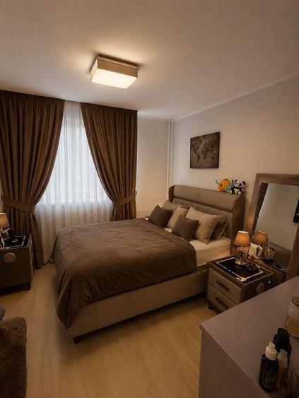 Apartament cu 3 camere decomandat în Central