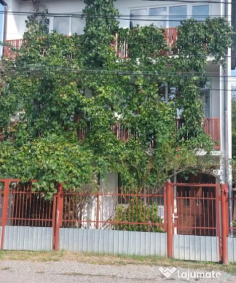 Casă cu 4 camere cu Teren 399 Mp în Central