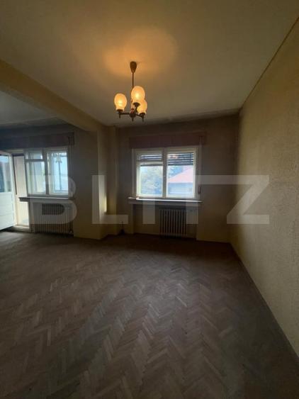 Apartament cu 4 camere semidecomandat în Central