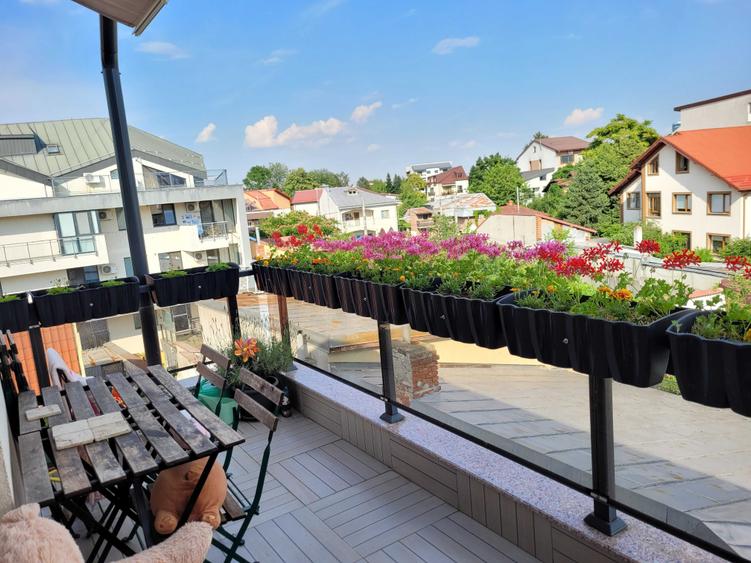Apartament cu 4 camere decomandat în Dămăroaia
