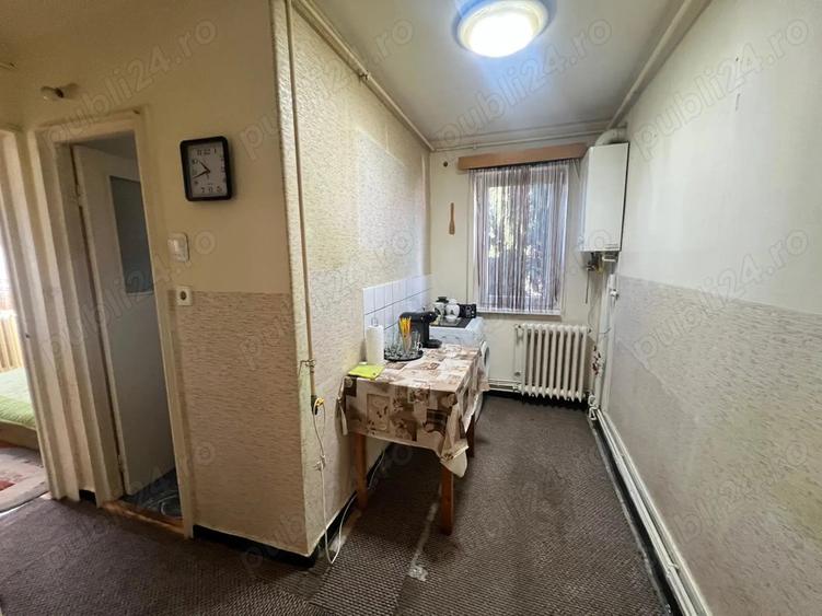 Apartament cu 3 camere semidecomandat în Dâmbu Pietros