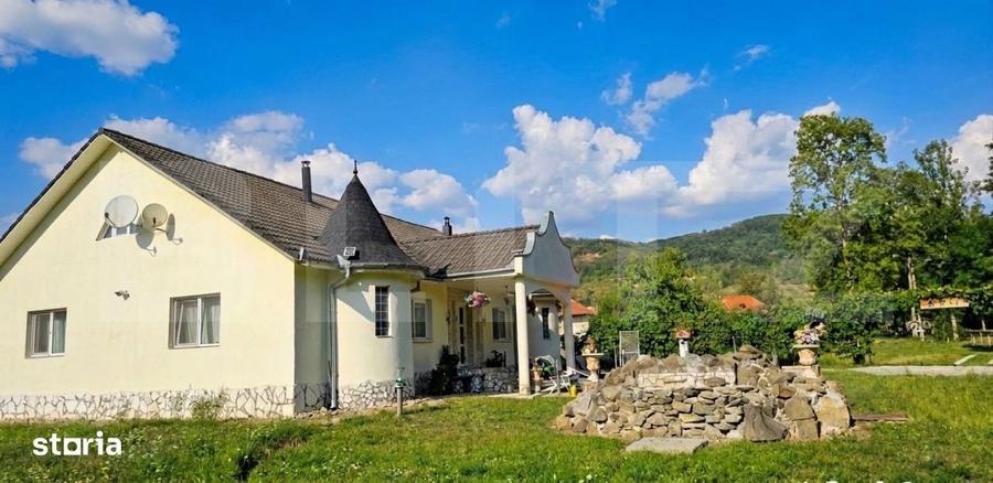 Casă cu 3 camere în Luncoiu de Sus