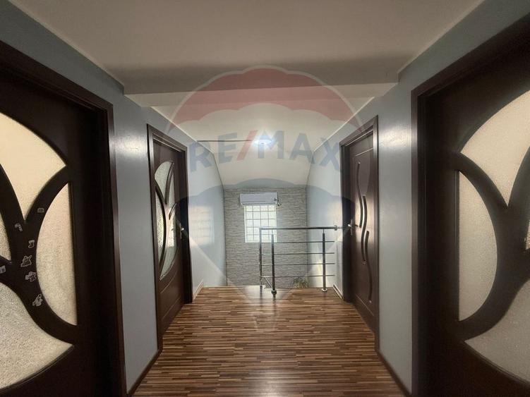 Casă individuală cu 5 camere cu Teren 336 Mp în Șimnicu de Sus