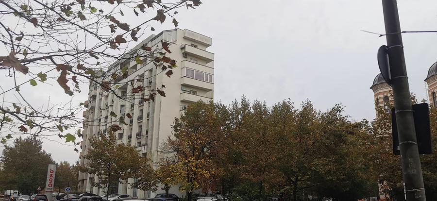 Apartament cu 8 camere decomandat în Mărășești