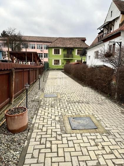 Casă individuală cu 5 camere cu Canalizare în Central