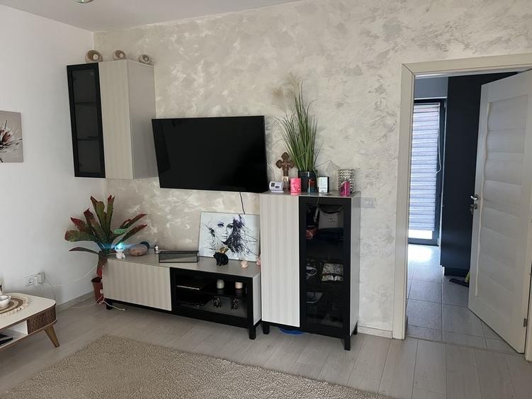 Casă cu 4 camere în Valea Adâncă
