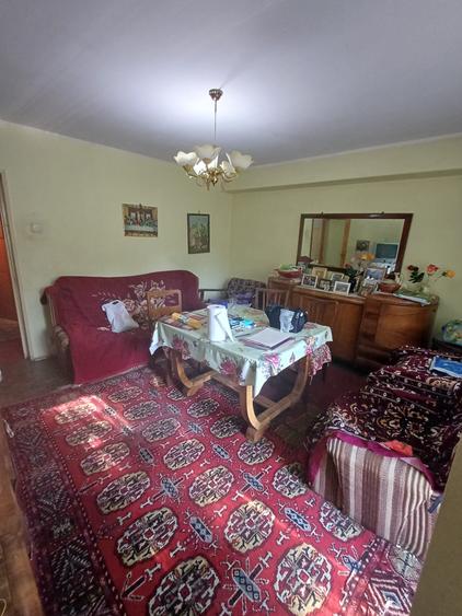 Apartament cu 3 camere decomandat în Berceni