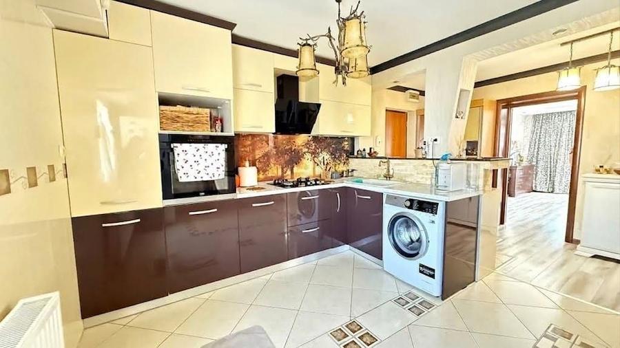 Apartament cu 3 camere decomandat, mobilat în Nerva Traian