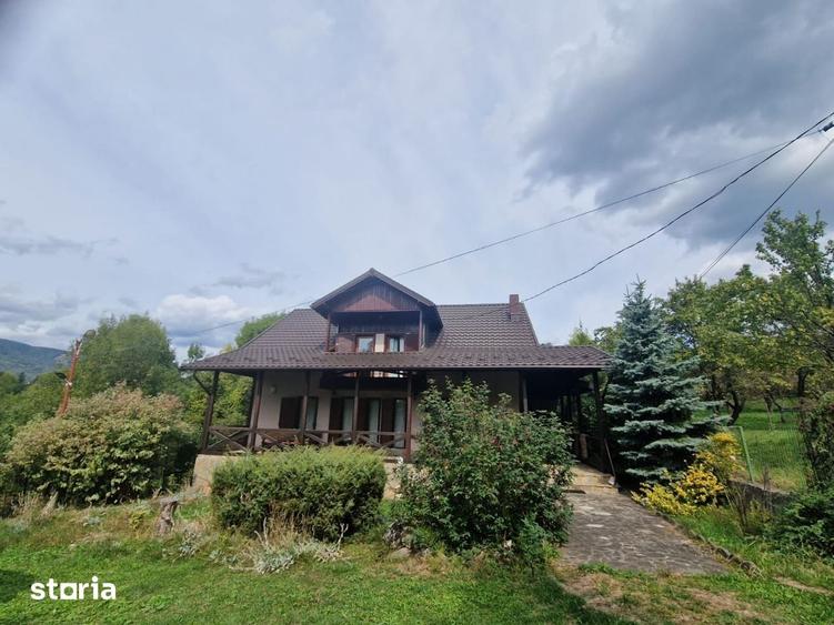Casă cu 5 camere cu Teren 2000 Mp în Comarnic