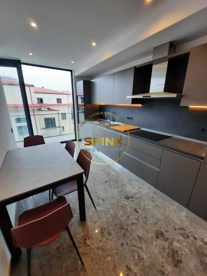 Apartament cu 4 camere decomandat, mobilat în Primăverii