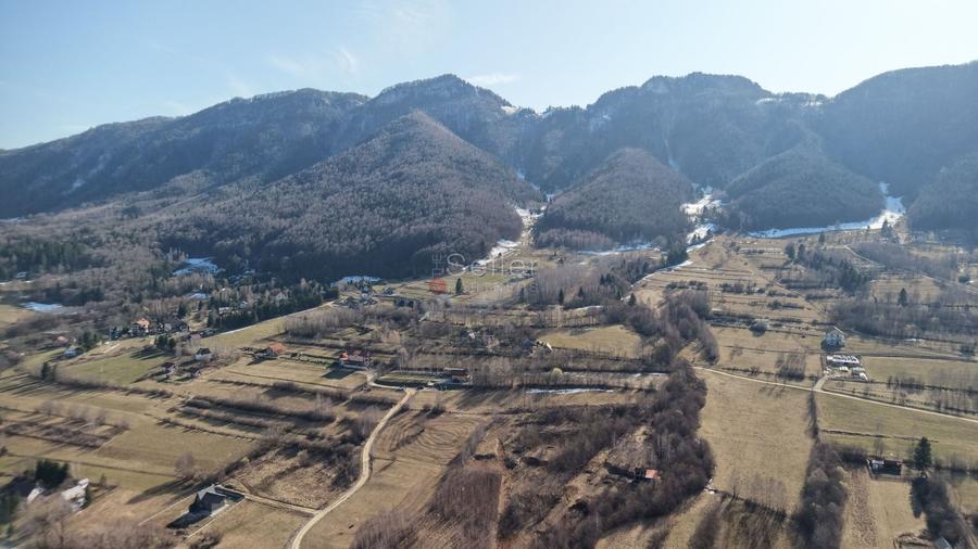 Teren Construcții intravilan de 4043 mp, în Predeluț