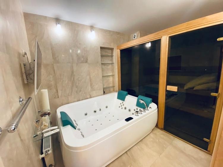 Apartament cu 2 camere decomandat în P-ța Victoriei
