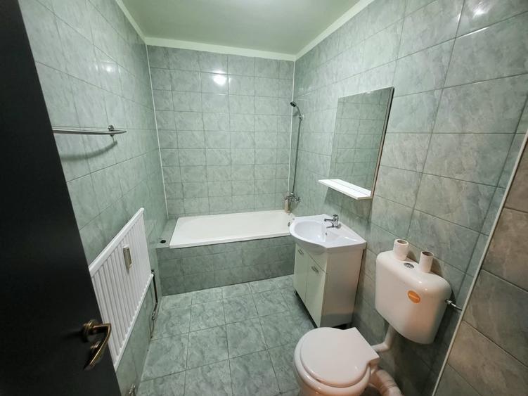 Apartament cu 2 camere semidecomandat în Florești