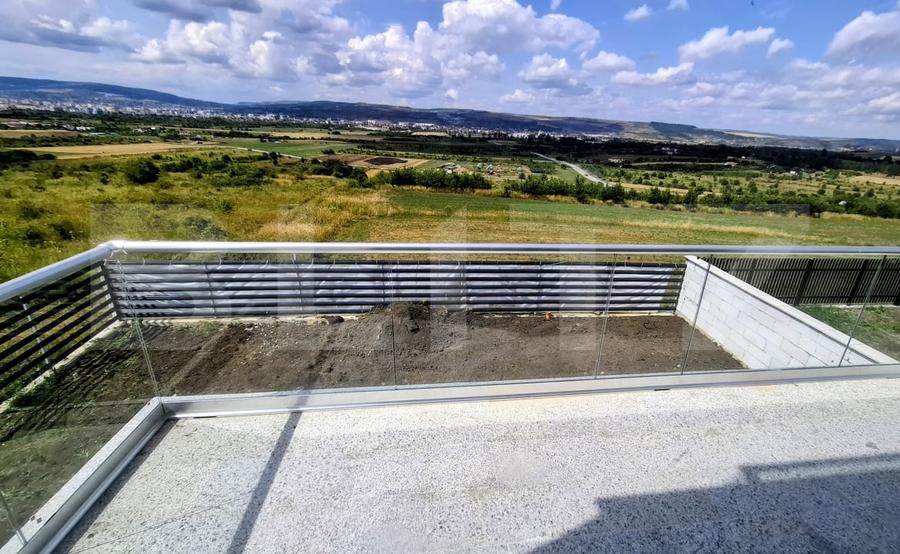 Casă individuală cu 6 camere cu Garaj în Sopor