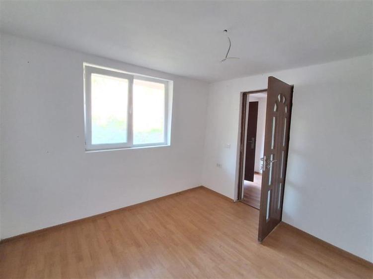 Casă individuală cu 2 camere cu Teren 1688 Mp în Movileni