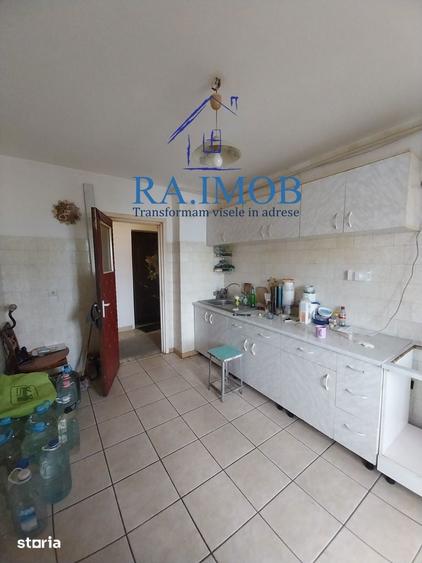 Apartament cu 3 camere decomandat în Republicii