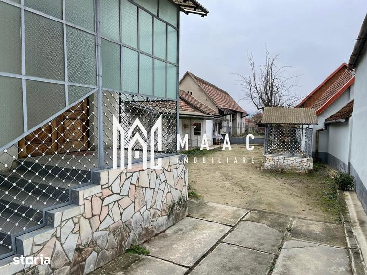 Casă cu 8 camere cu Teren 4500 Mp în Șeica Mare