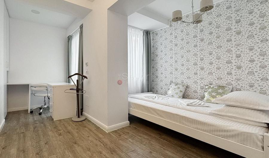 Apartament cu 5 camere decomandat, mobilat în Poiana Brașov