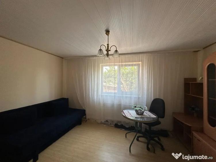Casă cu 7 camere cu Teren 1039 Mp în Cornești